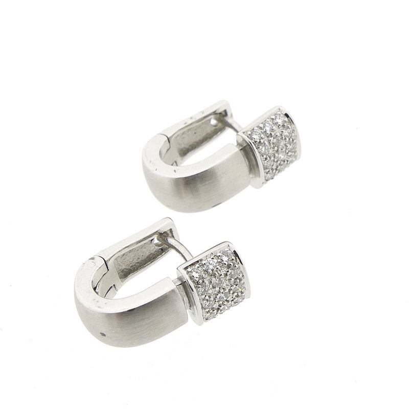 Image 4 of White gold stud earrings set with diamonds | 0.15 ct.