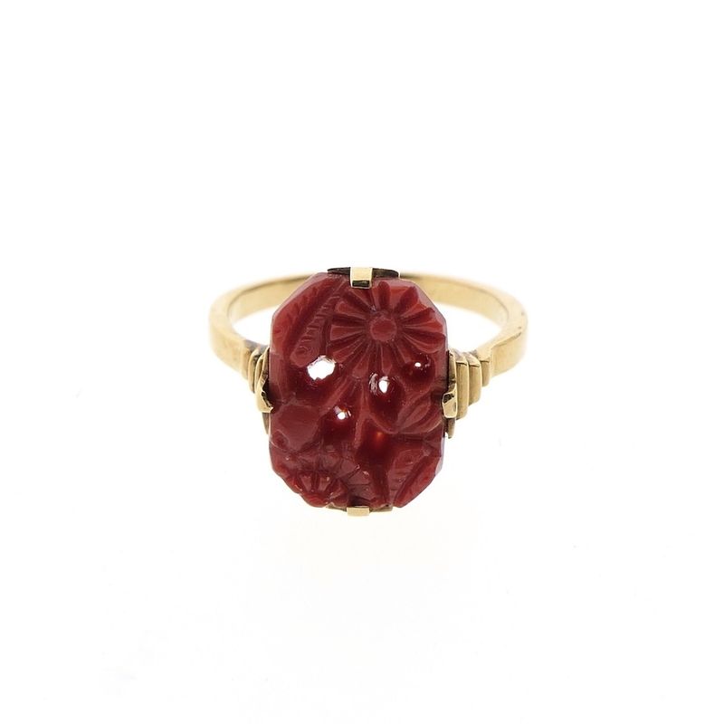 Image 3 of Vintage gold ring with red coral