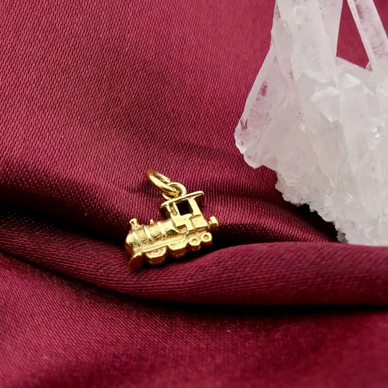 Image 2 of Gold pendant of a locomotive