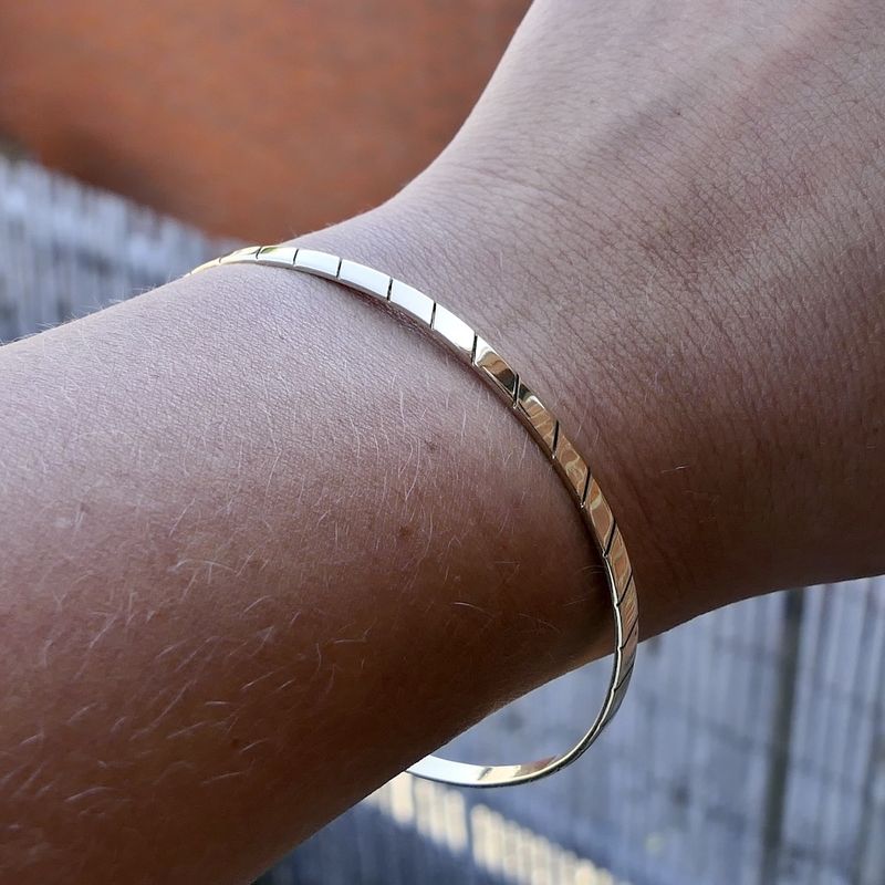 Image 5 of Gold slave bracelet with pattern