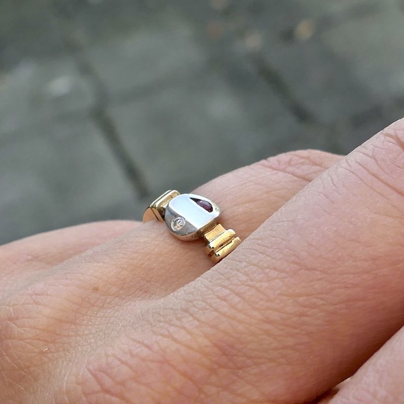 Image 6 of Two-tone gold ring with ruby ​​and diamond; 0.02 ct.