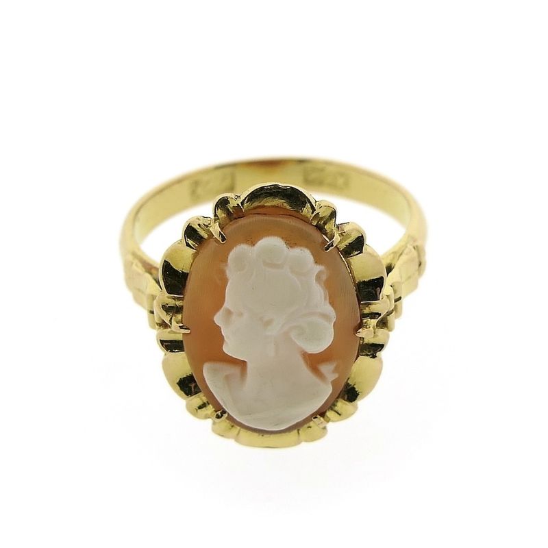 Image 3 of 22 carat vintage gold ring with cameo