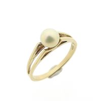 8 carat ring with pearl