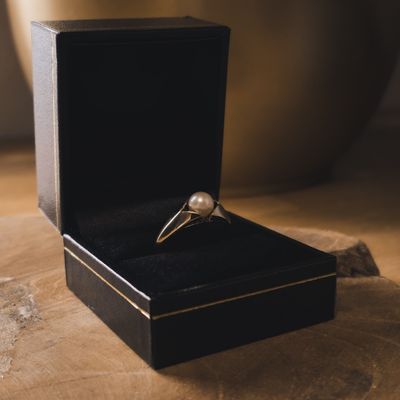 8 carat ring with pearl Image 2 of 8 carat ring with pearl