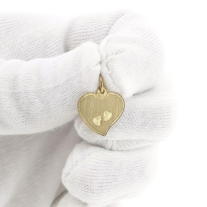 Image 9 of Gold pendant of a heart