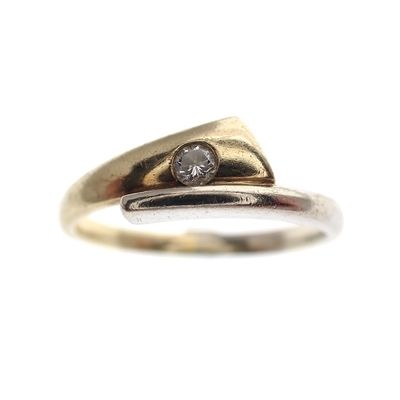 Two-tone gold solitaire ring with diamond Image 2 of Two-tone gold solitaire ring with diamond