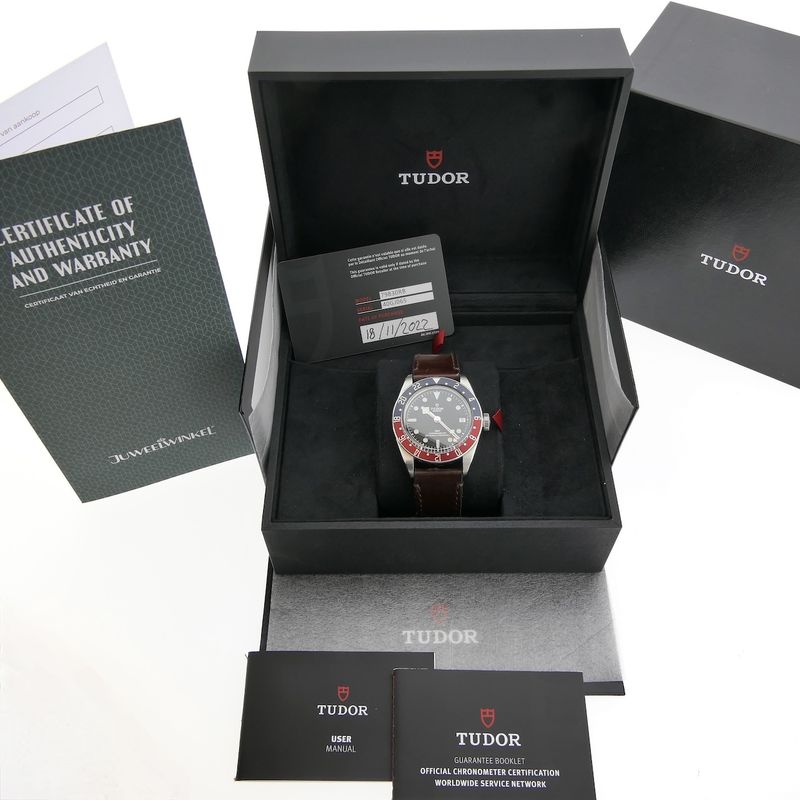 Image 21 of Tudor Black Bay GMT M79830RB; Automatic men's watch