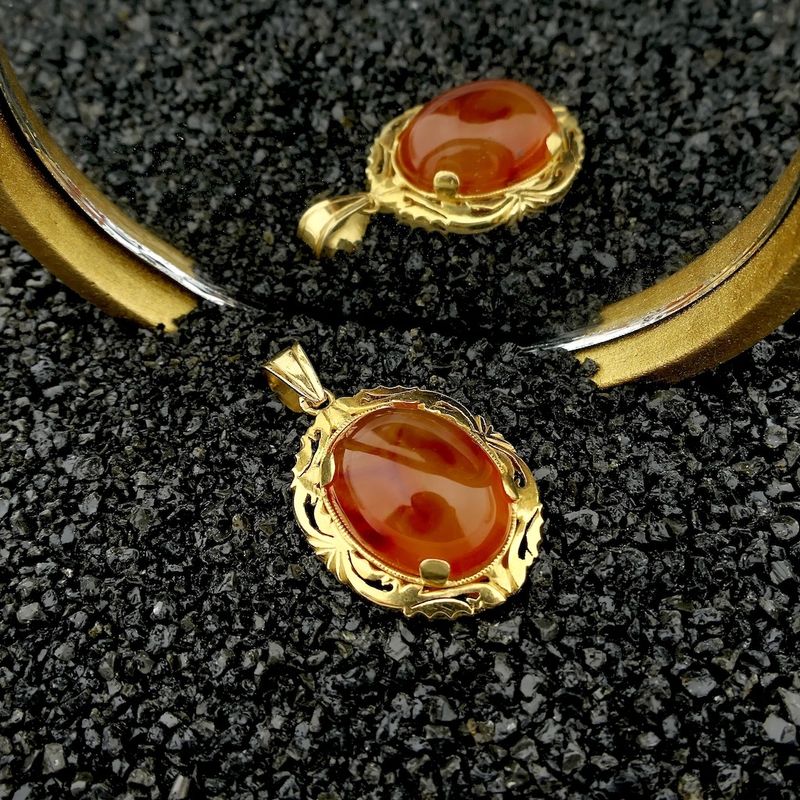 Image 11 of Gold pendant with carnelian