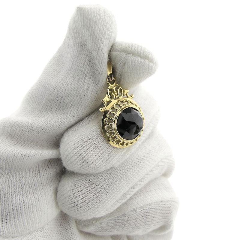 Image 8 of Vintage gold pendant with garnet