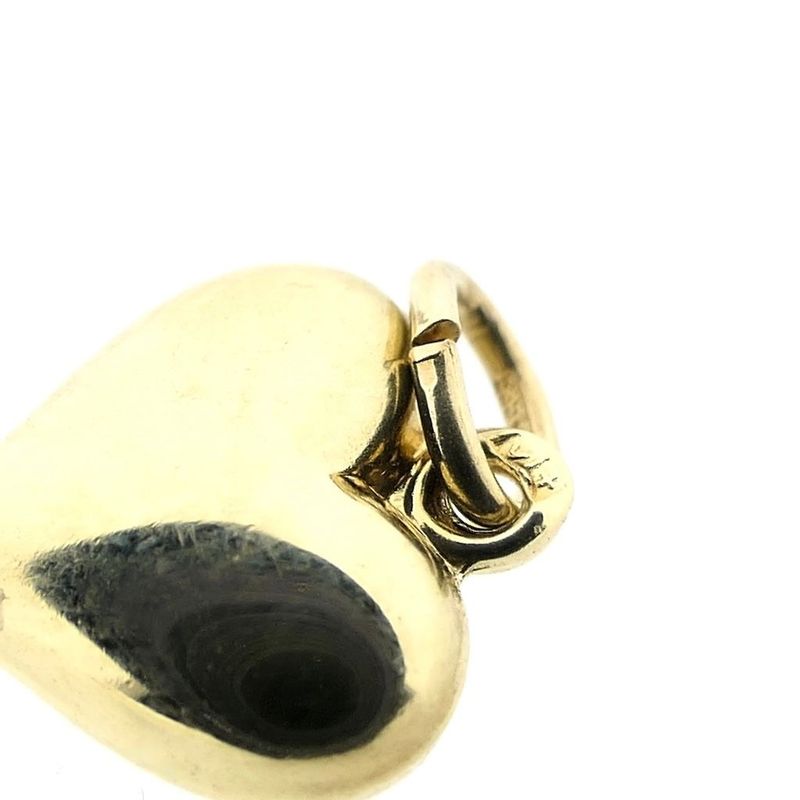 Image 8 of Gold pendant of a heart