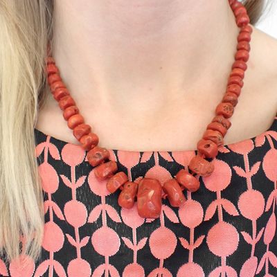 Image 2 of Coarse red coral necklace with gold clasp; Antique/Vintage | 46 cm