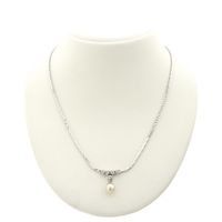 White gold necklace with pearl and diamond; 0.20 ct. | 49.5 cm