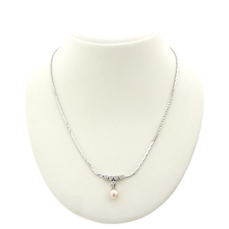 Image 1 of White gold necklace with pearl and diamond; 0.20 ct. | 49.5 cm