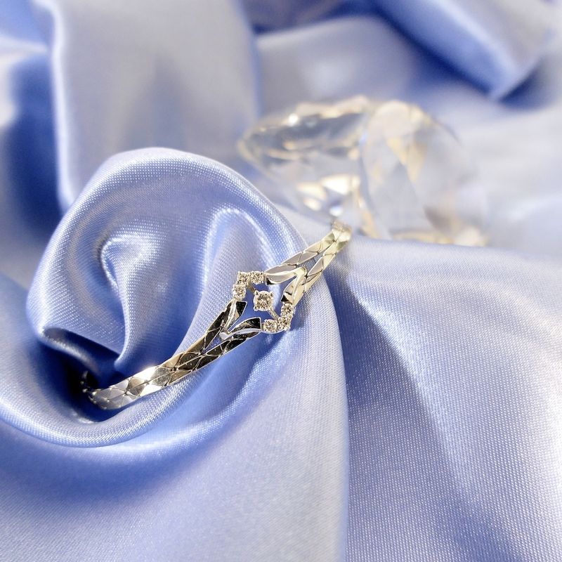 Image 7 of White gold cobra link bracelet with diamonds