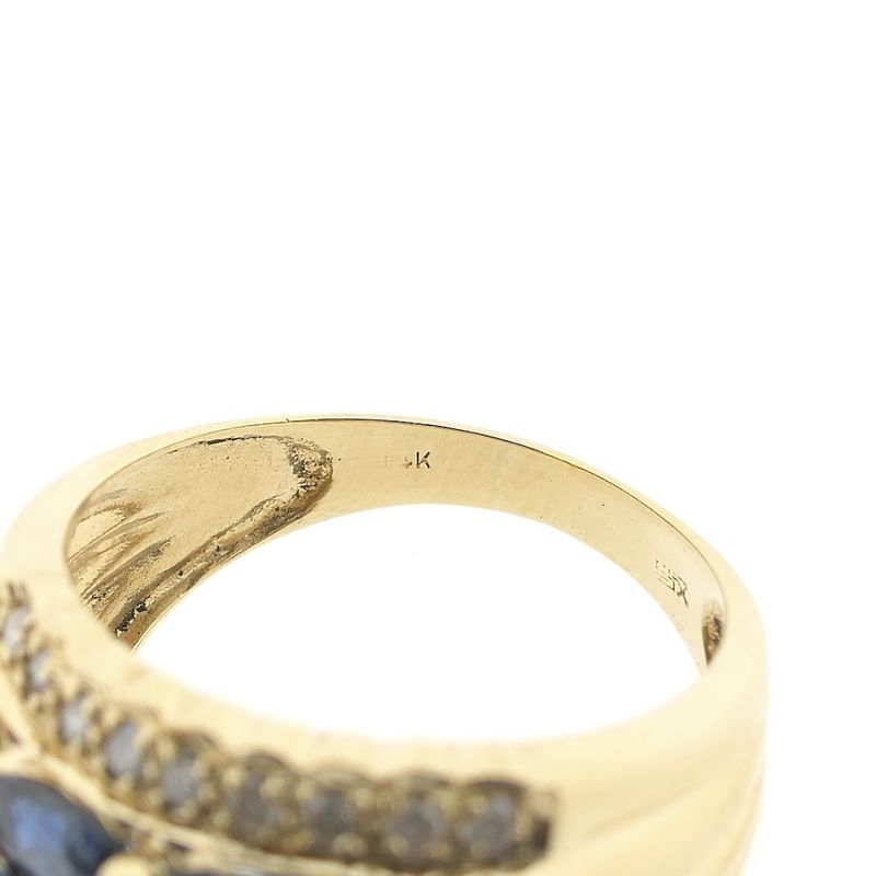 Image 6 of Gold ring with sapphire and diamond | 0.18 ct.