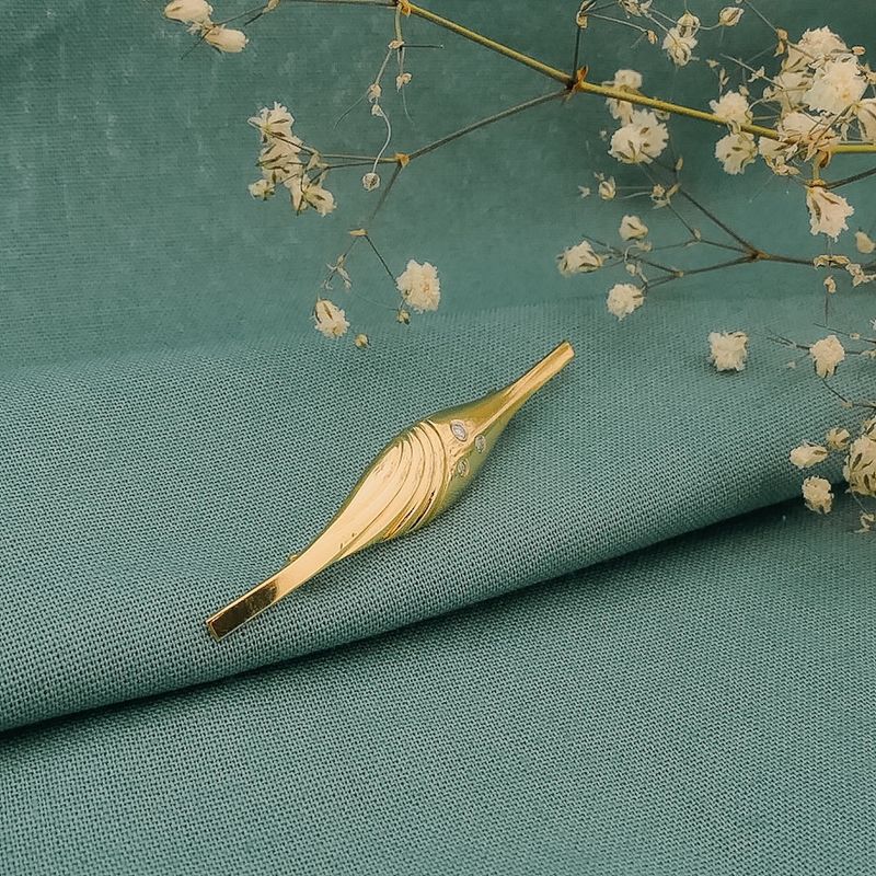 Image 2 of Gold brooch with diamond