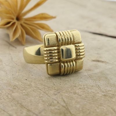Image 2 of Vintage gold ring with geometric pattern