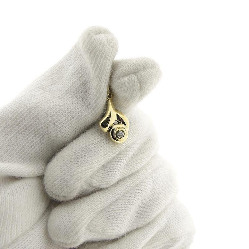 Image 7 of Floral gold pendant with diamond | 0.04 ct.