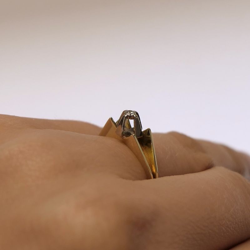 Image 6 of Gold ring with diamond 0.04 ct.