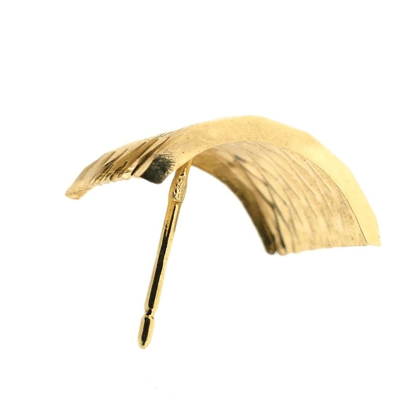 Image 6 of Gold stud earrings with pattern