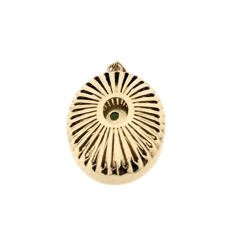 Image 10 of 18 carat gold pendant with aventurine