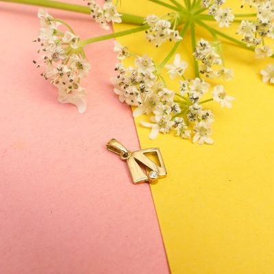 Image 2 of Gold pendant with zirconia