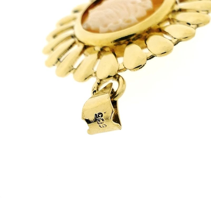 Image 5 of Gold pendant with cameo