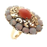 18 ct. Gold antique ring with opal and red coral