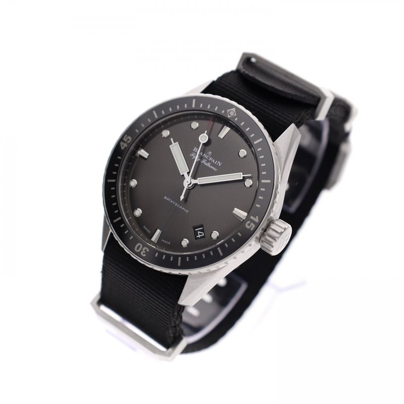 Afbeelding 3 van Blancpain Fifty Fathoms Bathyscape 5000-1110-NABA; Automatisch Heren Horloge