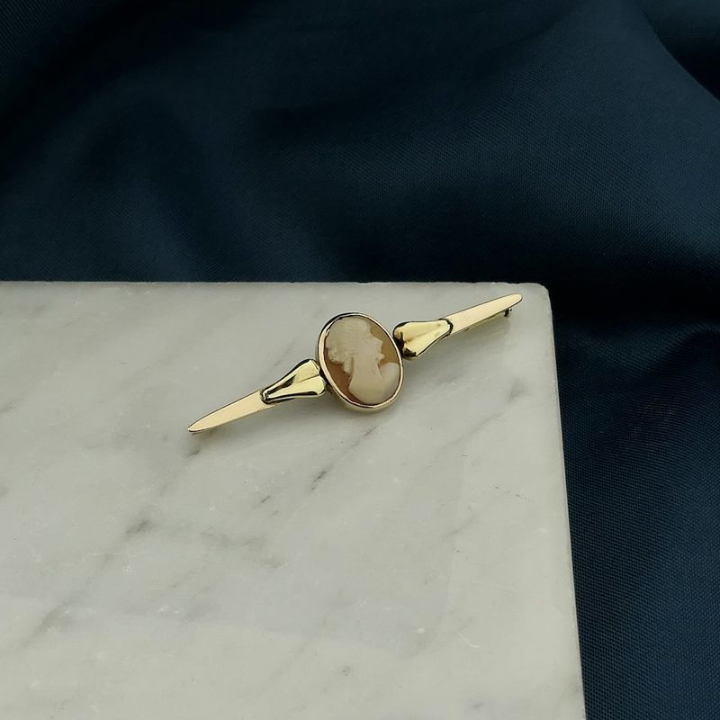 Image 2 of Vintage two-tone gold brooch with cameo