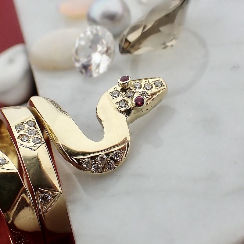 Image 8 of Gold ring with ruby ​​and zirconia