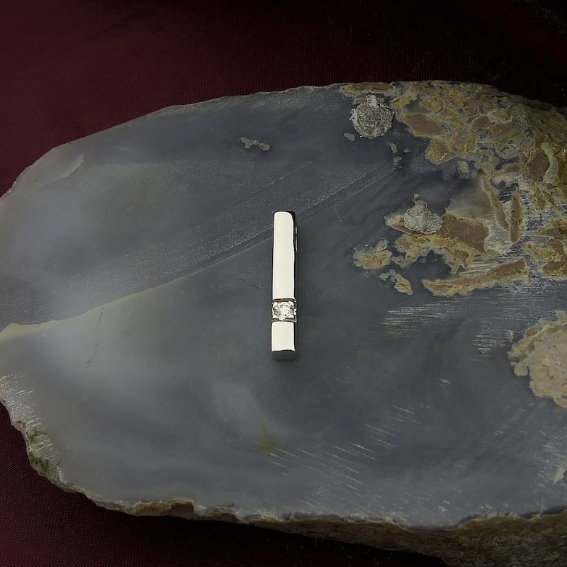 Image 7 of Platinum pendant with diamond