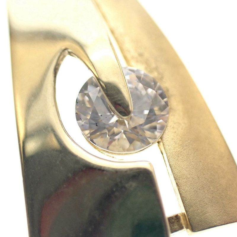 Image 3 of 9 carat pendant with zirconia
