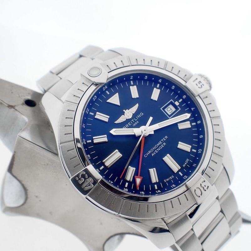 Image 11 of Breitling Avenger GMT '45'; Automatic men's watch