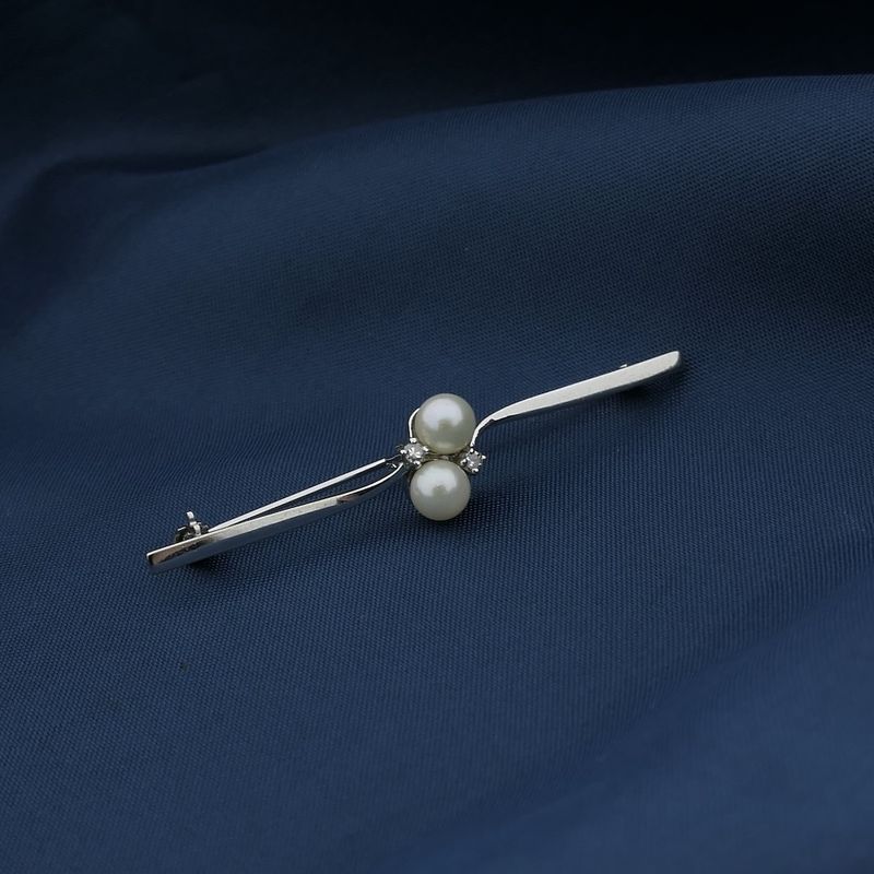 Image 8 of Narrow white gold brooch with pearl and diamonds; 0.06 ct.
