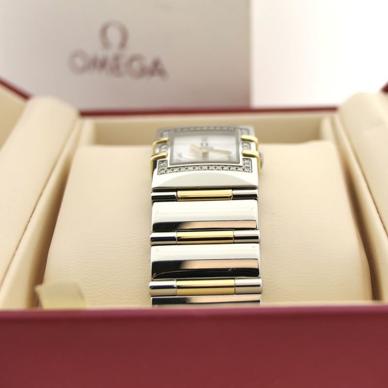 Image 15 of Omega Constellation Quadra 'Full Bar'; 18k. Goud/stalen dames horloge met diamanten