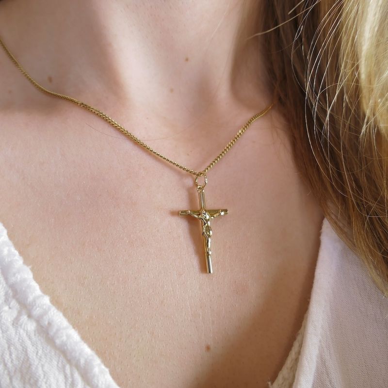 Image 3 of Gold pendant of a cross with corpus