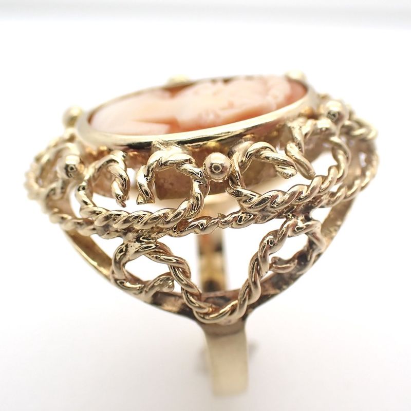 Image 4 of Vintage gold ring with cameo