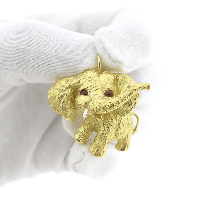 Image 10 of Gold pendant of an elephant with carnelian