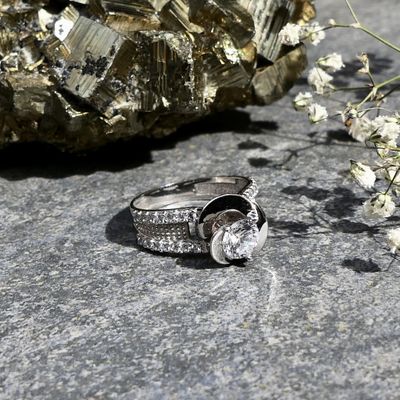 Image 2 of White gold ring with zirconia stones