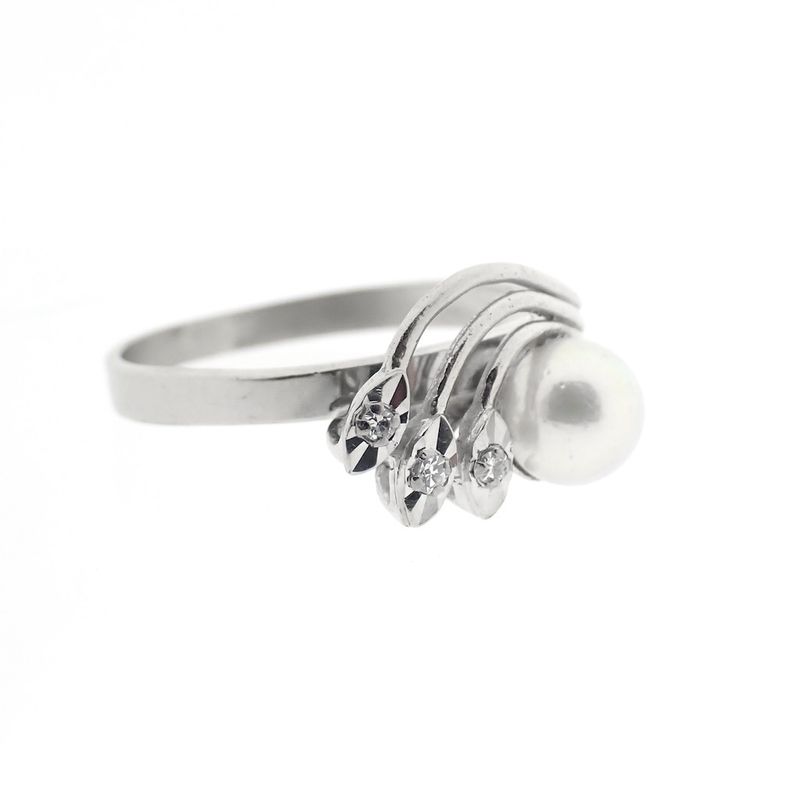 Image 3 of White gold ring with pearl and diamonds | 0.0015 ct.
