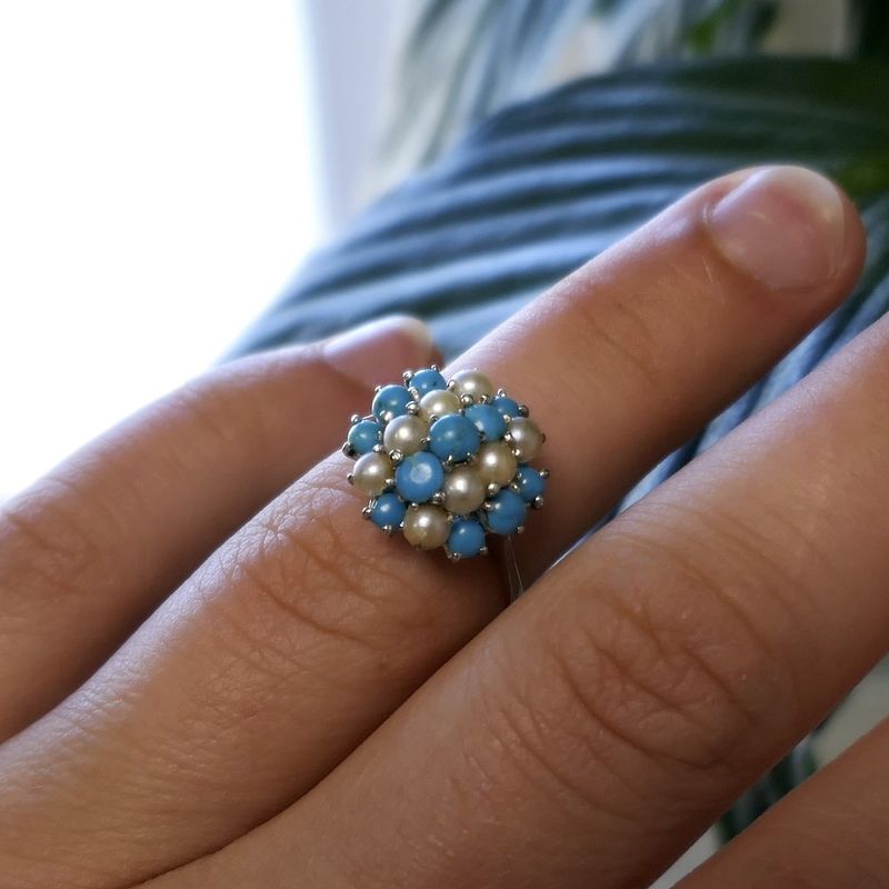 Image 7 of White gold entourage ring with baroque pearl and turquoise