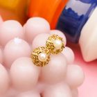 Image 2 of Gold stud earrings with pearl