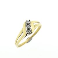 Gold ring with diamonds; 0.18 ct.