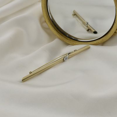 Image 2 of Gold brooch with zirconia