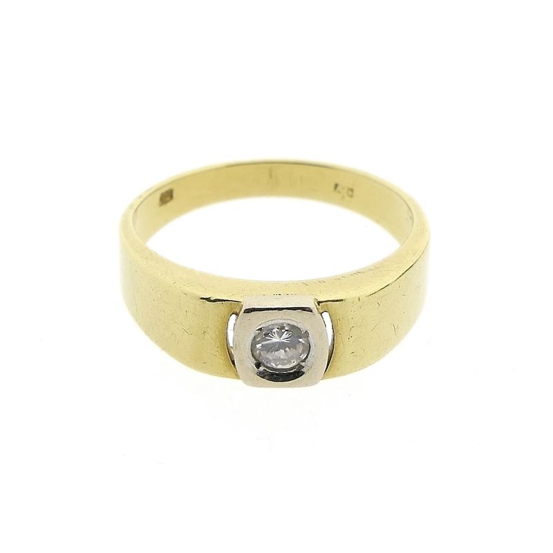 Image 4 of Gold solitaire ring with zirconia