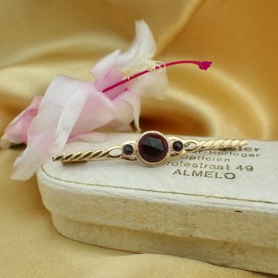 Image 2 of Vintage gold brooch with garnet