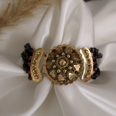 Image 2 of Antique glass bead bracelet with gold clasp