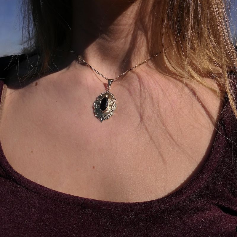 Image 4 of Vintage gold pendant with garnet.