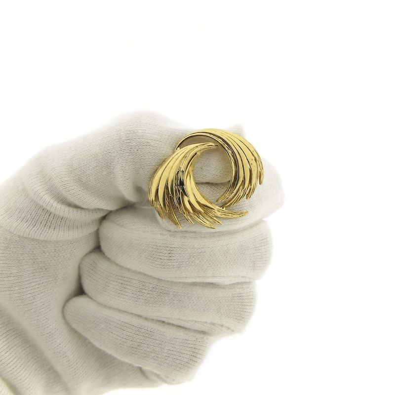 Image 11 of Golden brooch of wings